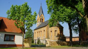 Calenberge_Kirche_Mai_2012-2