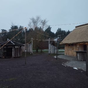 Schmücken für den Adventsmarkt