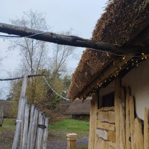 In diesem Jahr ist auch das Eingangstor zum Museumsbereich beleuchtet