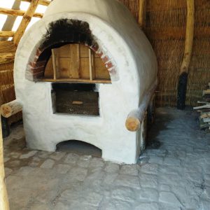 Der Backofen ist so gut wie fertig - sieht fast aus wie in einer Pizzeria
