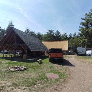 Die erste Hälfte des Schönfelder Hauses ist gedeckt.