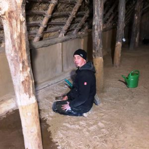 Erneuerung des Lehmbodens und Entwicklung einer neuen Innengestaltung