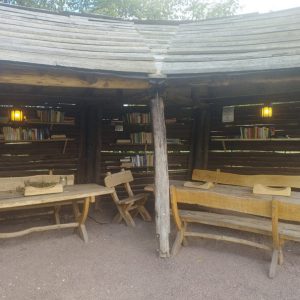 Unsere Leseecke hat sich nun etabliert und durch ehrenamtlichen Einsatz